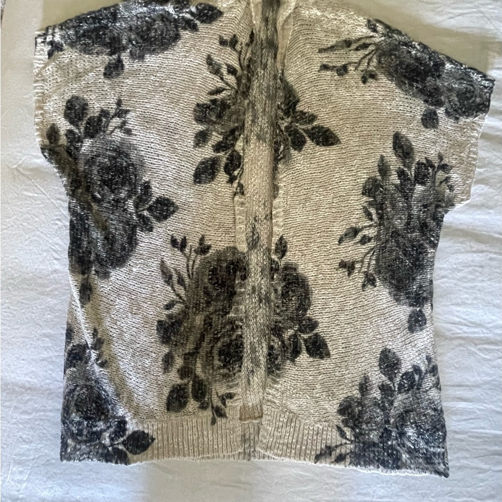 Abercrombie & Fitch Black and Cream Floral Cardigan